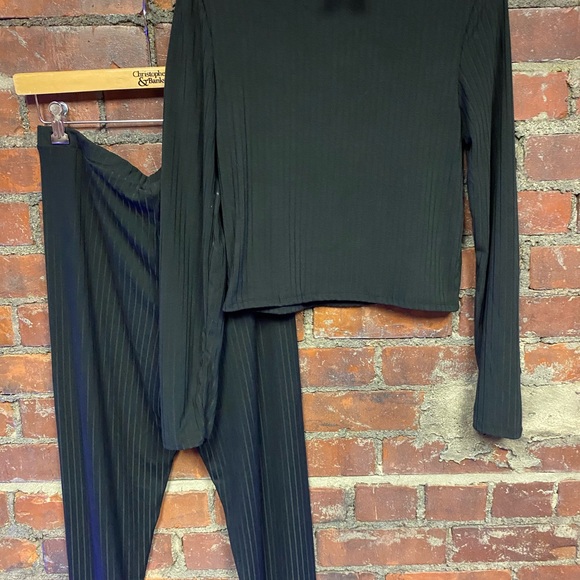 Black Plus size long sleeve set - Picture 4 of 4